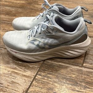 Saucony Women's Triumph 22